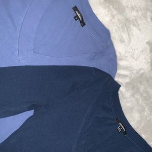 2 pack, V neck, long sleeved tee.